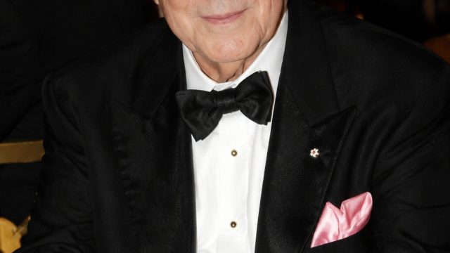 Remembering Clive Davis: A Music Legend's Lasting Influence | noppakao dechaphatthanakun poompat iam